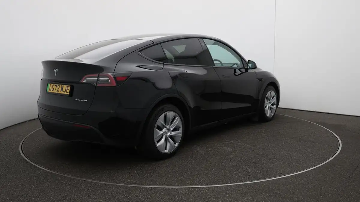 2022-tesla-model-y-e-long-range-big-53