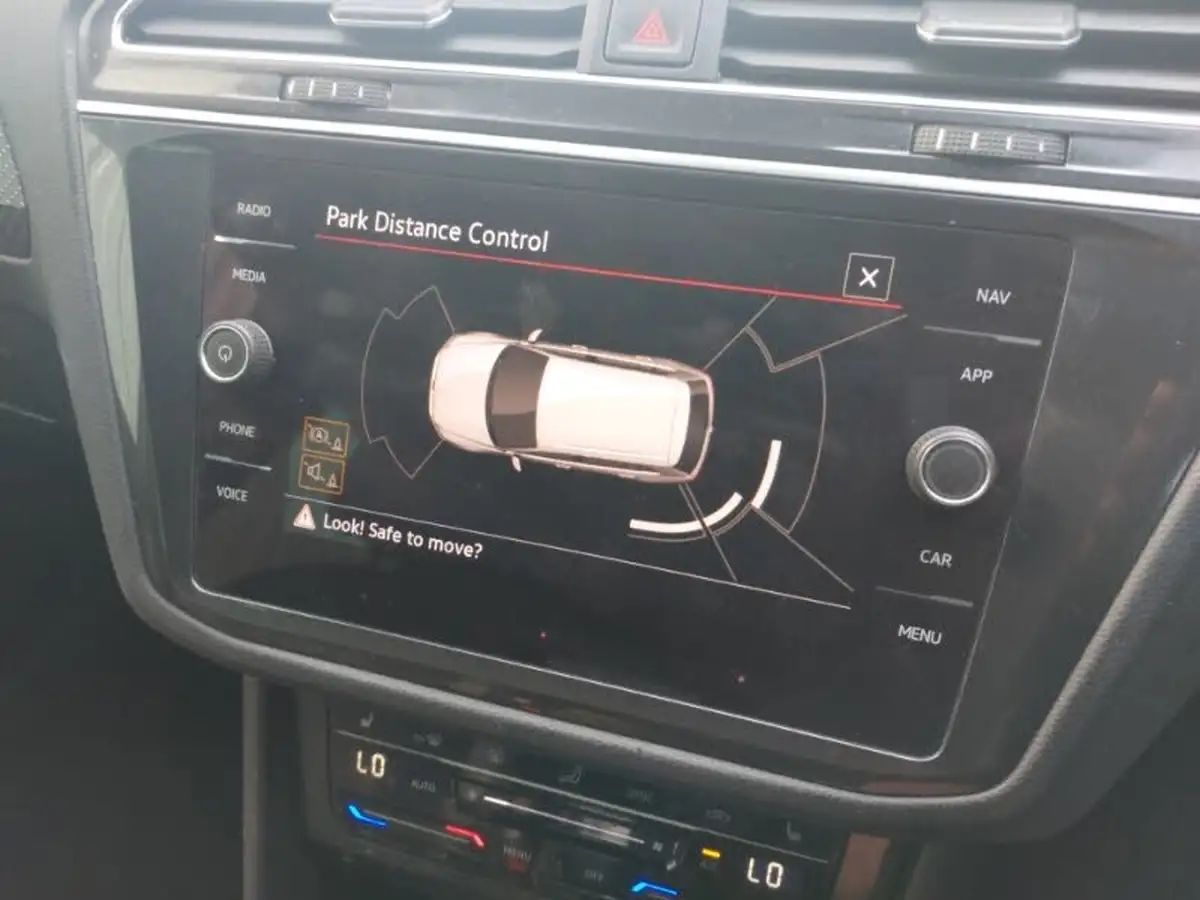 2021-volkswagen-tiguan-big-18