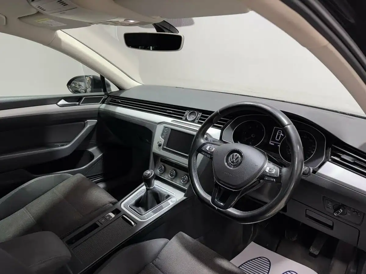 2015-volkswagen-passat-20tdi-se-business-bmtss-estate-5d-big-12