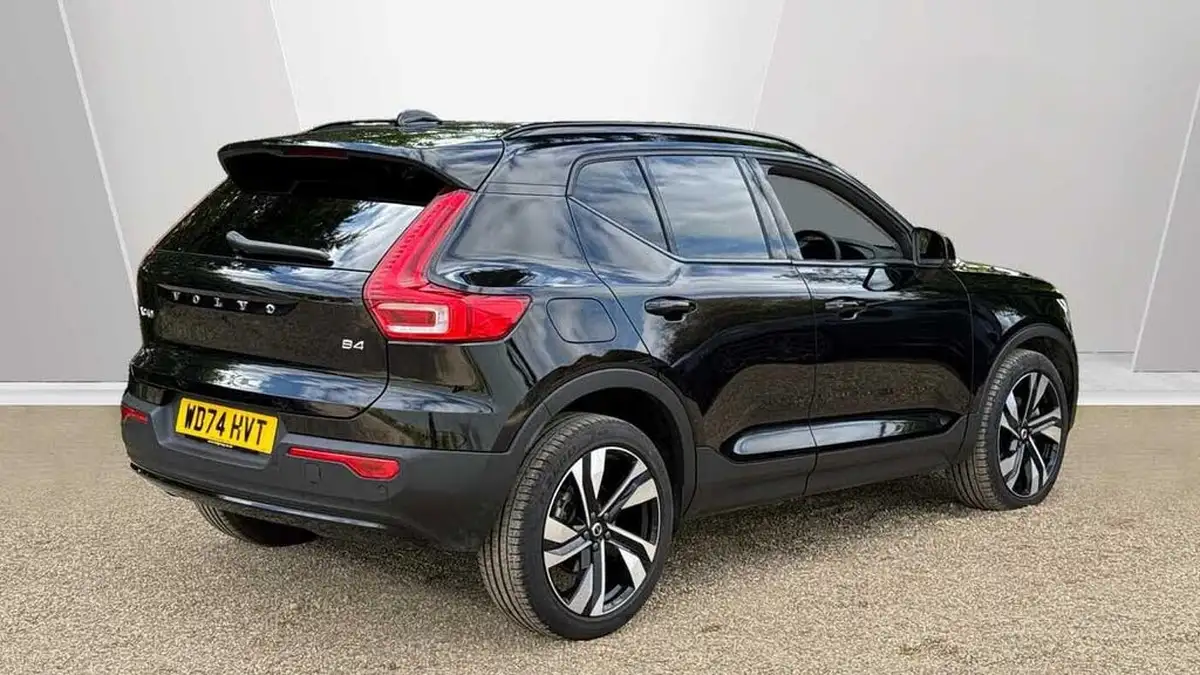 2024-volvo-xc40-20-b4-ultra-bright-big-7