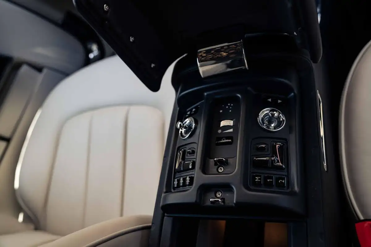 2016-rolls-royce-phantom-big-18