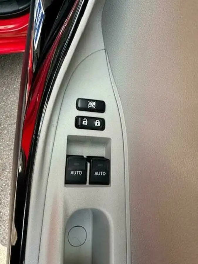 2013-toyota-iq-133-3-multidrive-big-12