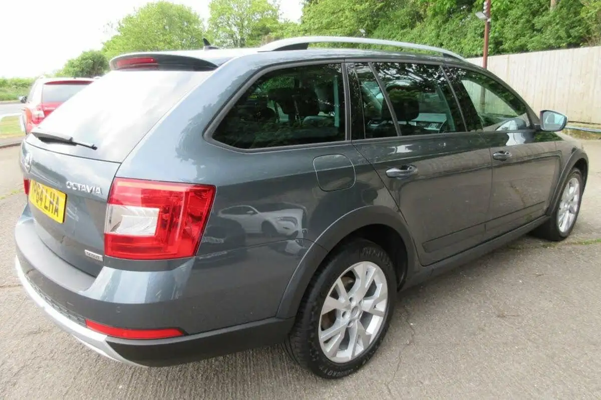 2014-skoda-octavia-20tdi-scout-184ps-dsg-big-33