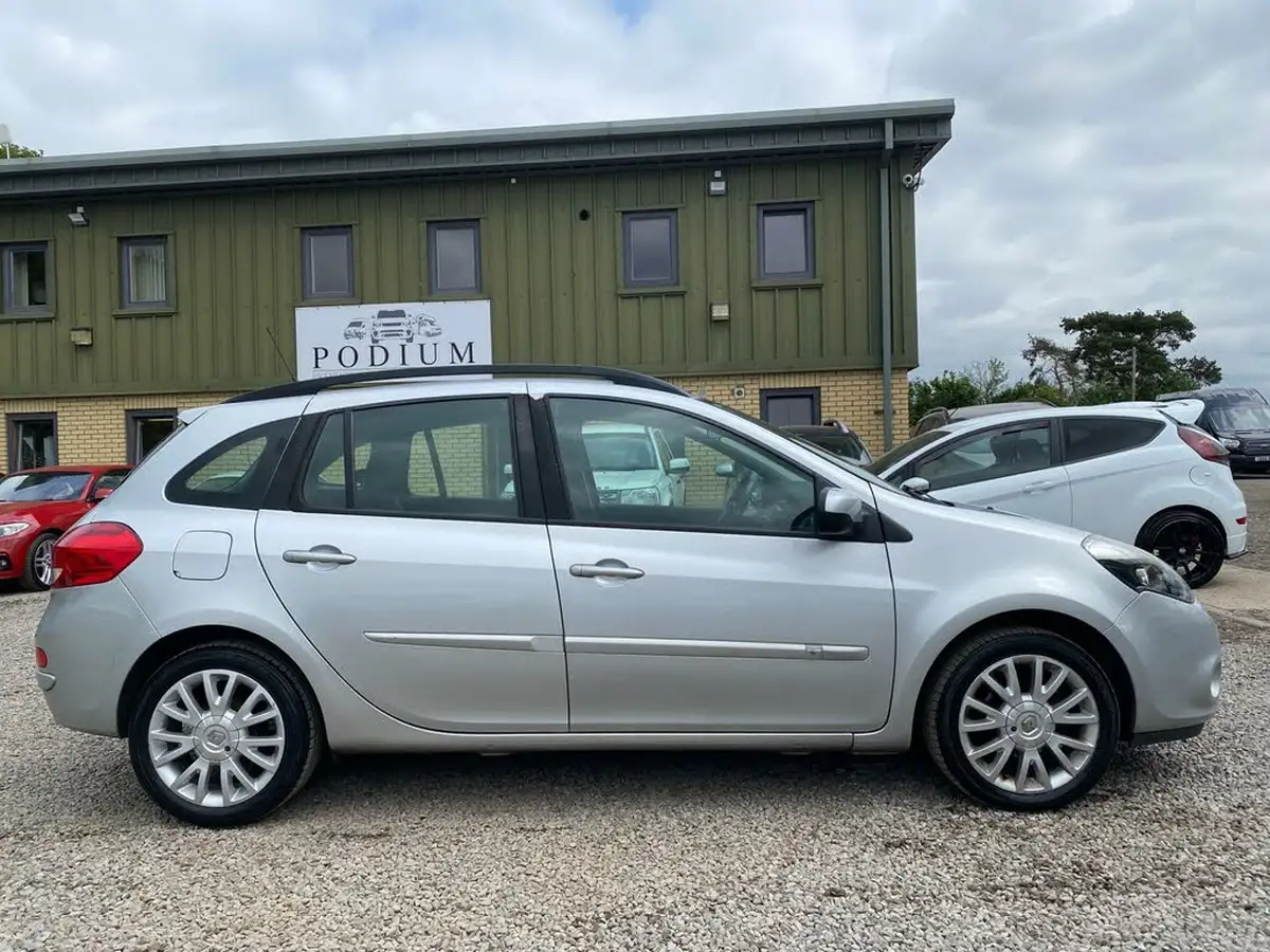 2010-renault-clio-12-dynamique-75bhp-sport-tourer-5d-big-21