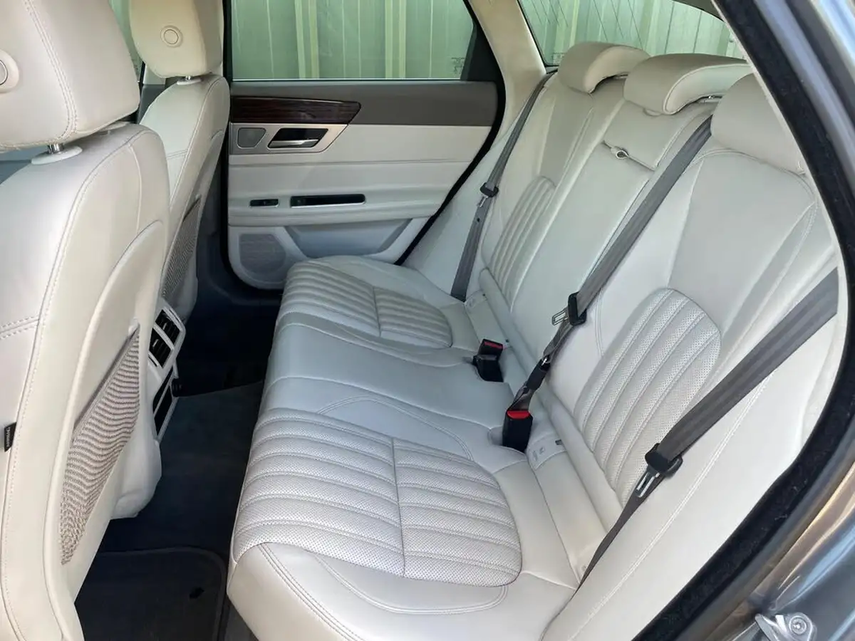 2018-jaguar-xf-30td-portfolio-sportbrake-5d-big-7