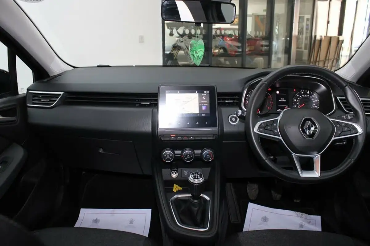 2020-renault-clio-10-sce-iconic-75bhp-big-15