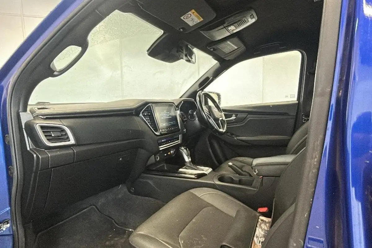 2021-isuzu-d-max-19td-v-cross-auto-big-10
