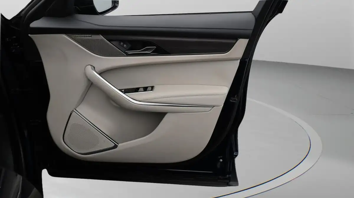 2022-jaguar-f-pace-20-p400e-s-big-15