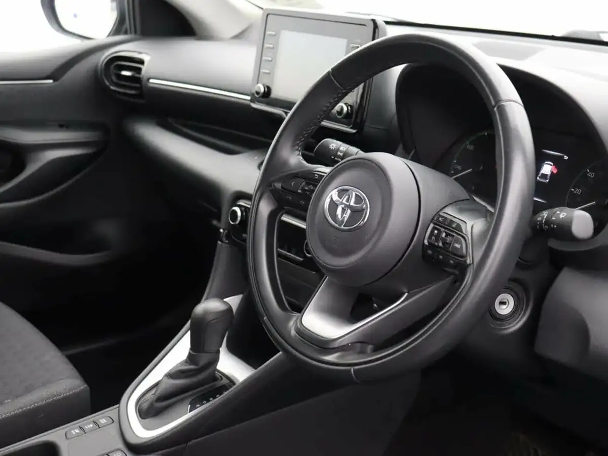 2021-toyota-yaris-15-vvt-i-icon-114bhp-hybrid-1490cc-e-cvt-big-18