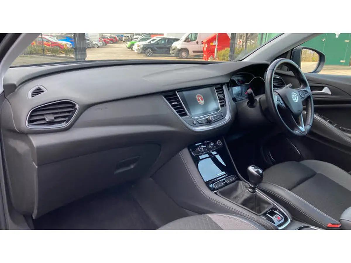 2021-vauxhall-grandland-x-15td-sri-nav-big-8