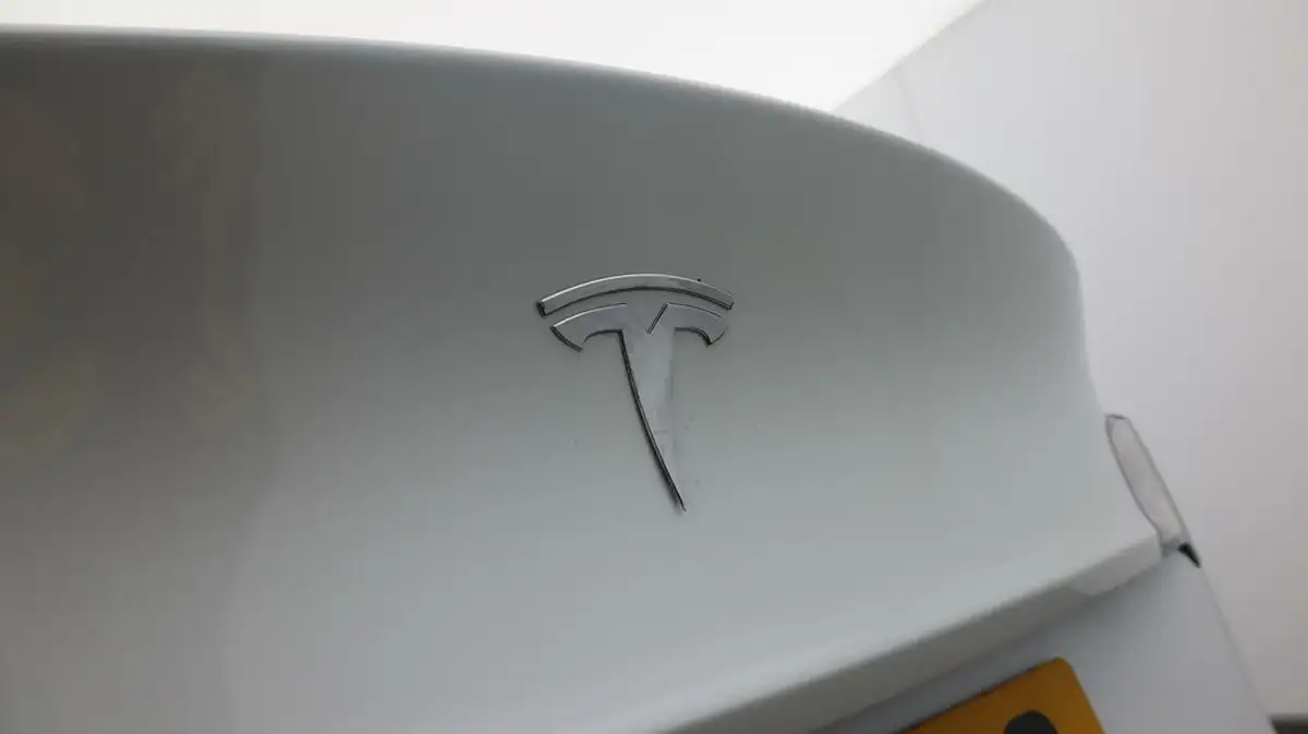 2023-tesla-model-y-e-rwd-big-21