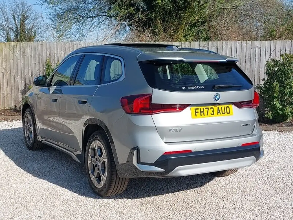 2023-bmw-ix1-e-xdrive30-xline-big-1
