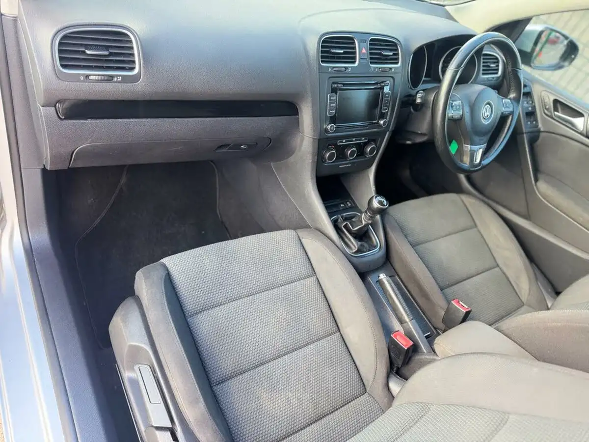 2012-volkswagen-golf-16td-blue-motion-match-5d-big-20