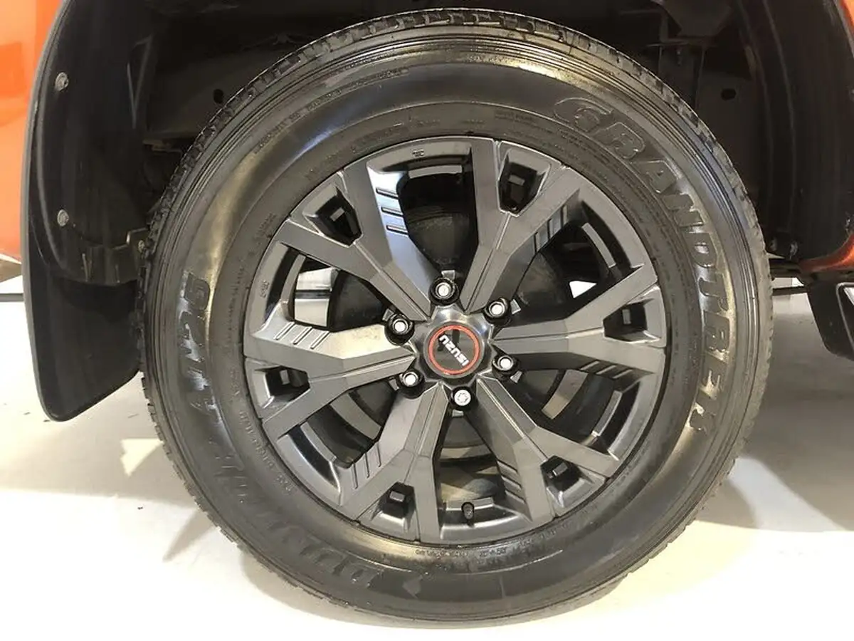 2024-isuzu-d-max-19td-v-cross-steel-edition-auto-big-8