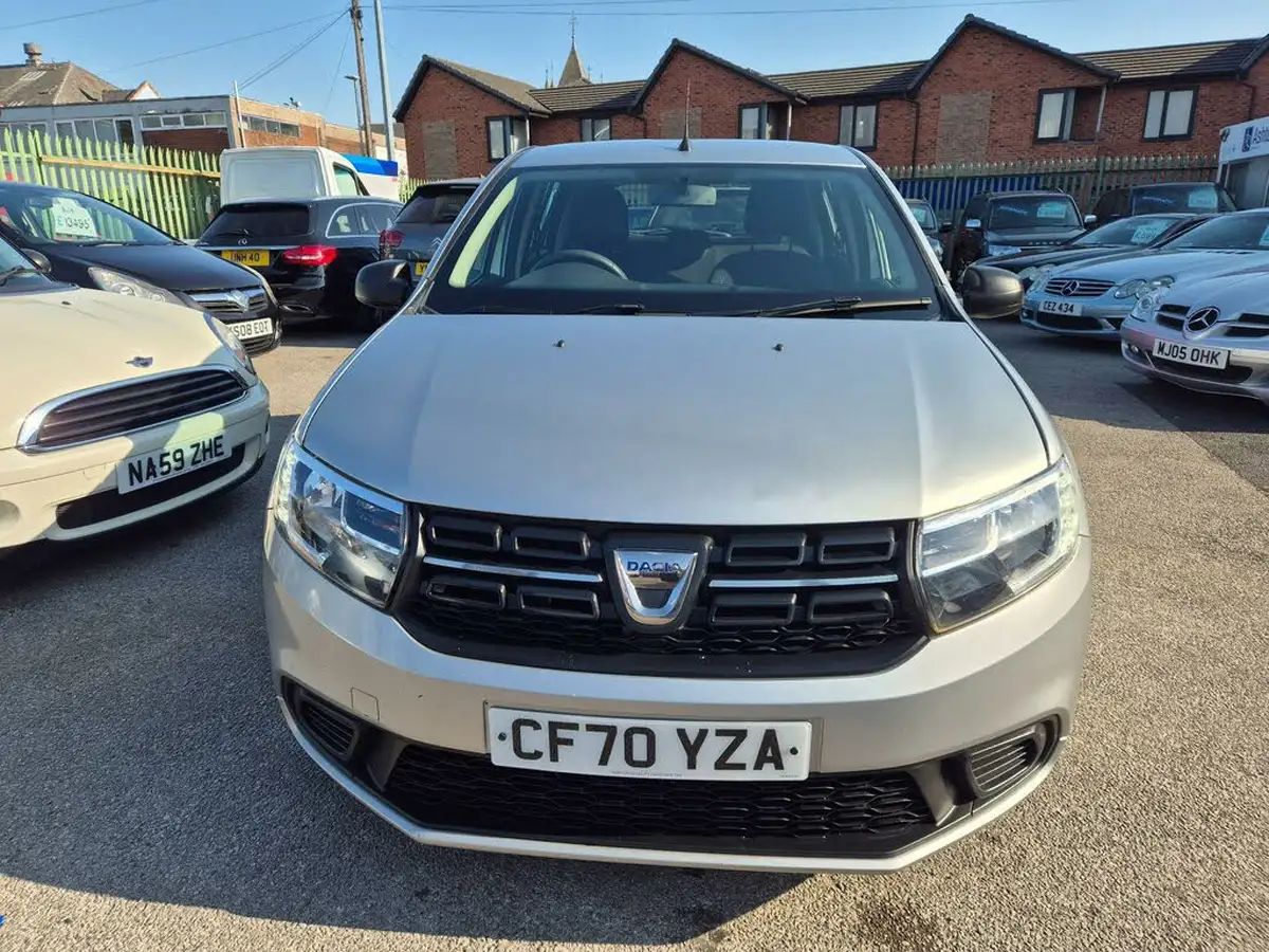 2020-dacia-sandero-10-sce-essential-big-2