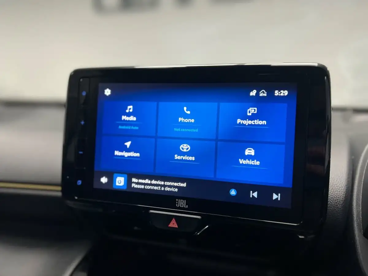 2022-toyota-yaris-cross-15-vvt-i-premiere-edition-big-11