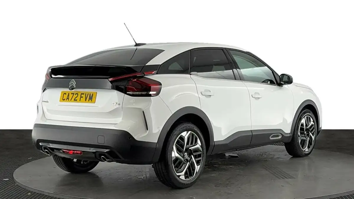 2022-citroen-c4-big-3