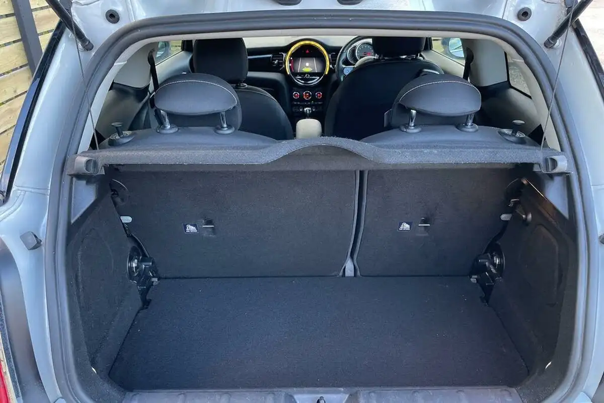 2021-mini-cooper-15-cooper-classic-hatchback-3d-big-18