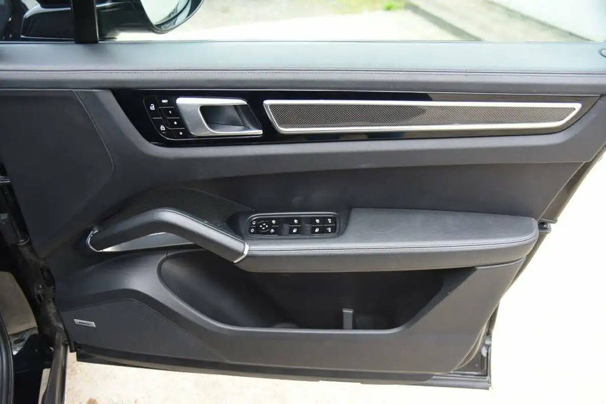 2019-porsche-cayenne-40-v8-turbo-coupe-big-29