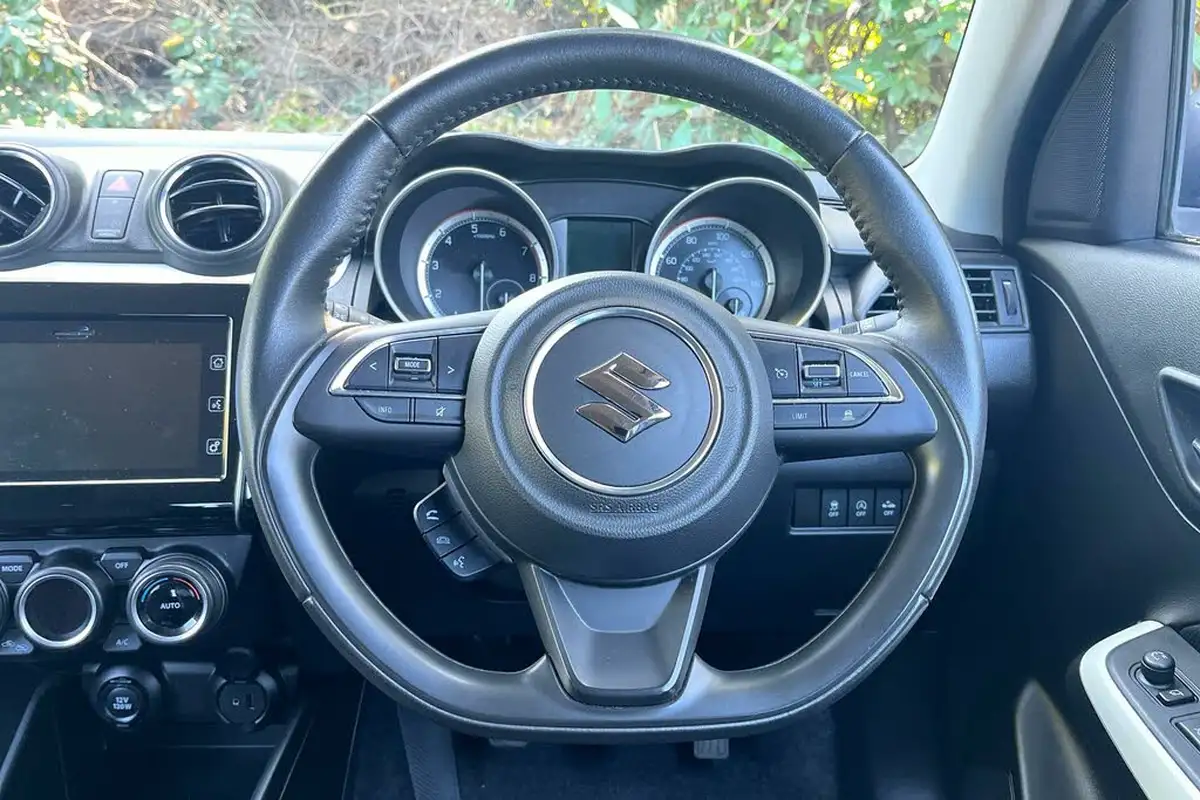 2018-suzuki-swift-10-boosterjet-sz5-111ps-shvs-big-11