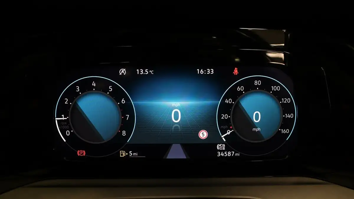 2020-volkswagen-golf-15-tsi-life-130ps-hatchback-big-9