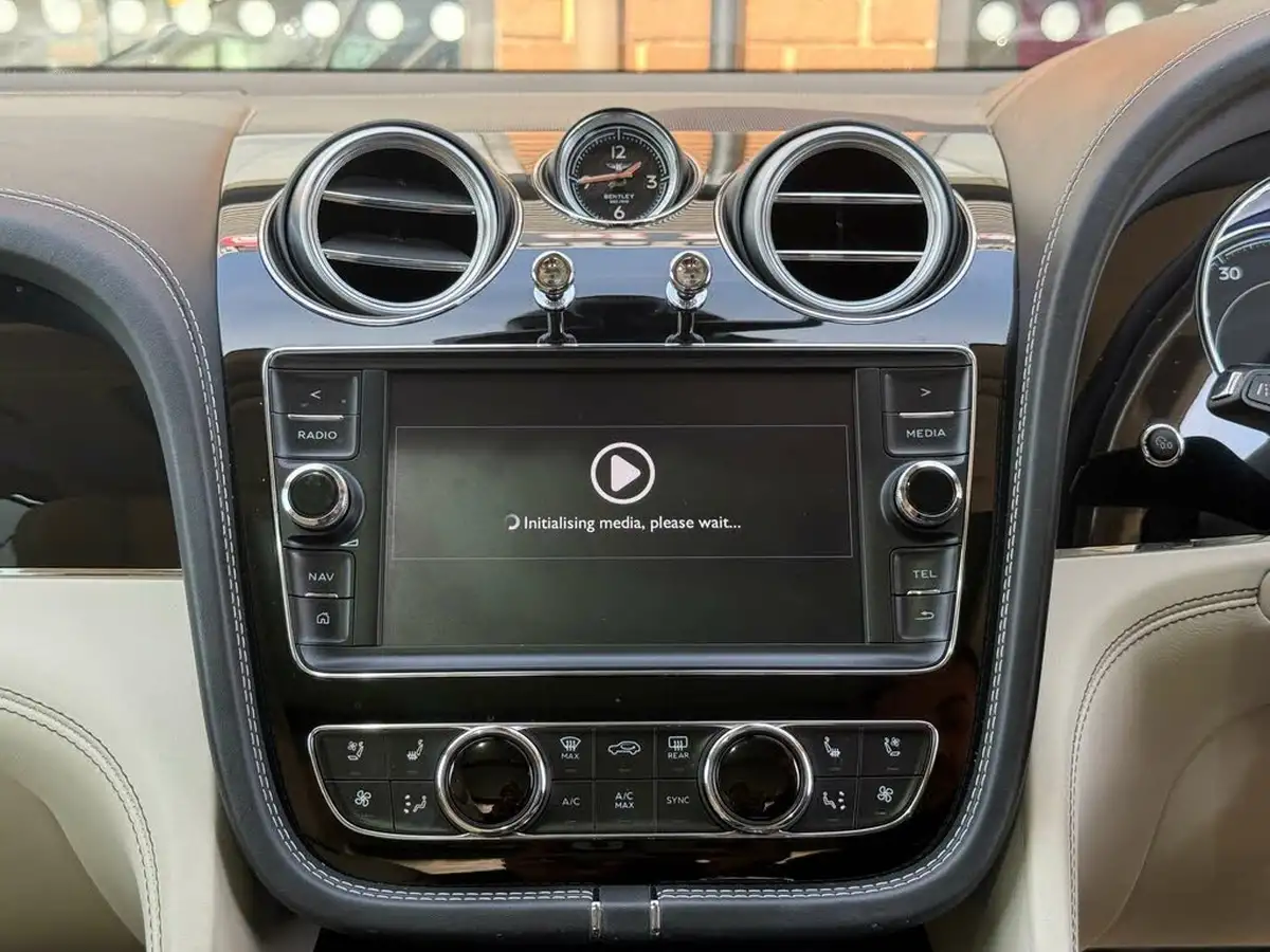 2016-bentley-bentayga-60-w12-big-34