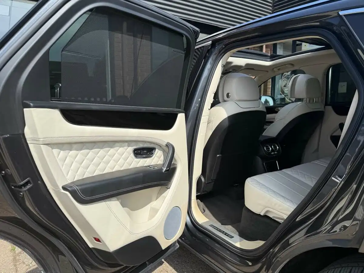 2016-bentley-bentayga-60-w12-big-10