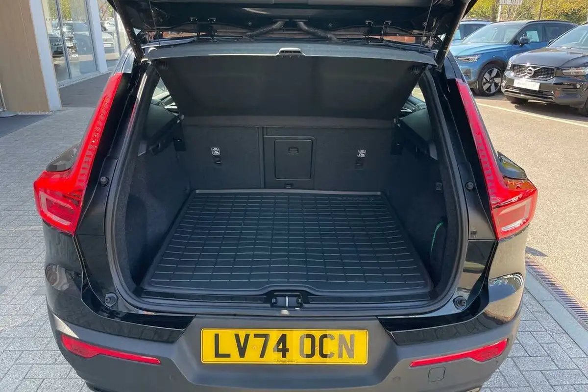 2024-volvo-xc40-20-b3-plus-big-18