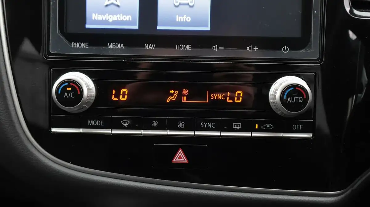 2020-mitsubishi-outlander-20-exceed-big-12