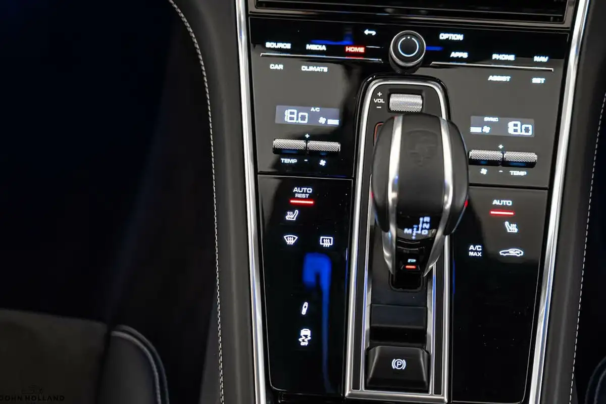 2023-porsche-panamera-40-gts-hatchback-big-18