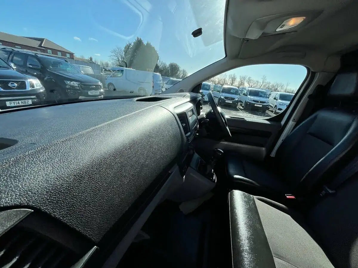 2019-toyota-proace-15d-active-medium-120hpeu6dt-e-panel-big-35