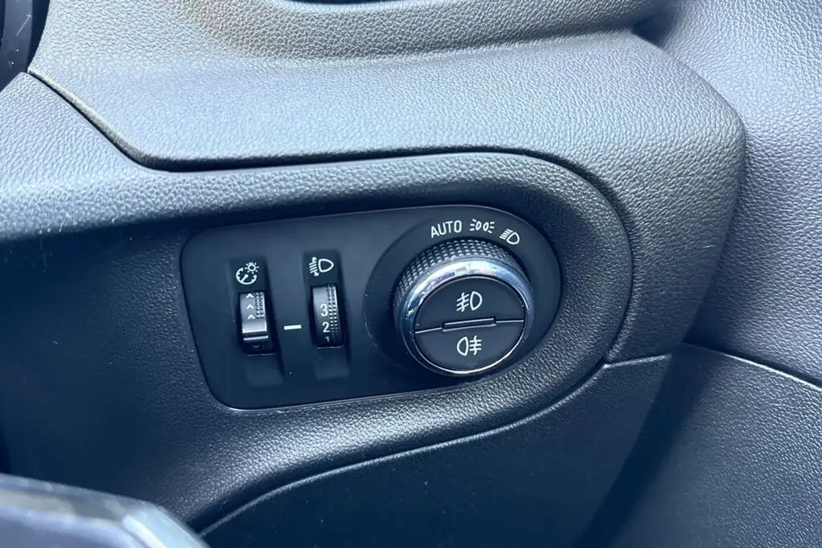 2020-vauxhall-grandland-x-12-sri-nav-big-41