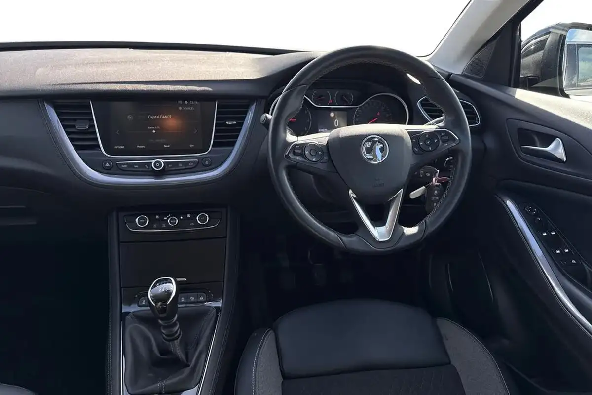 2020-vauxhall-grandland-x-12-sri-nav-big-17