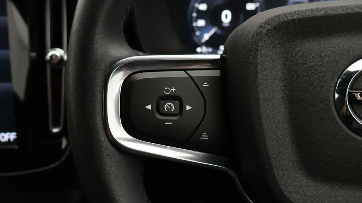 2021-volvo-xc40-15-t4-r-design-208bhp-big-24