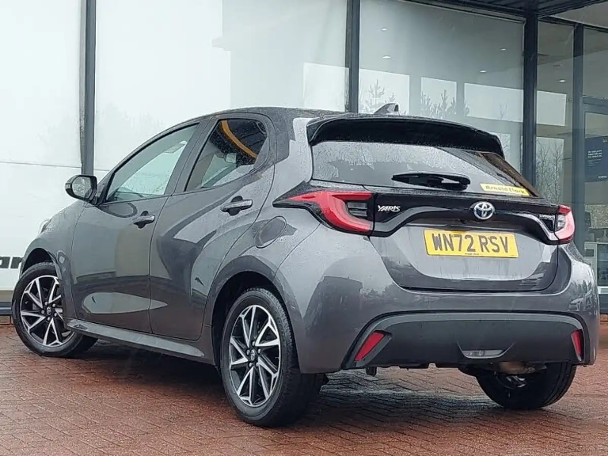 2022-toyota-yaris-15-vvt-i-design-big-1