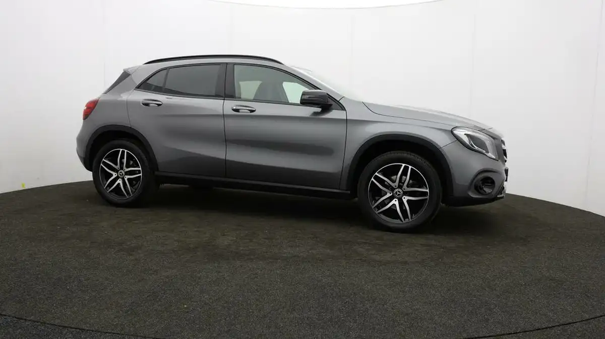 2019-mercedes-benz-gla-class-16-gla-180-urban-edition-ss-big-35