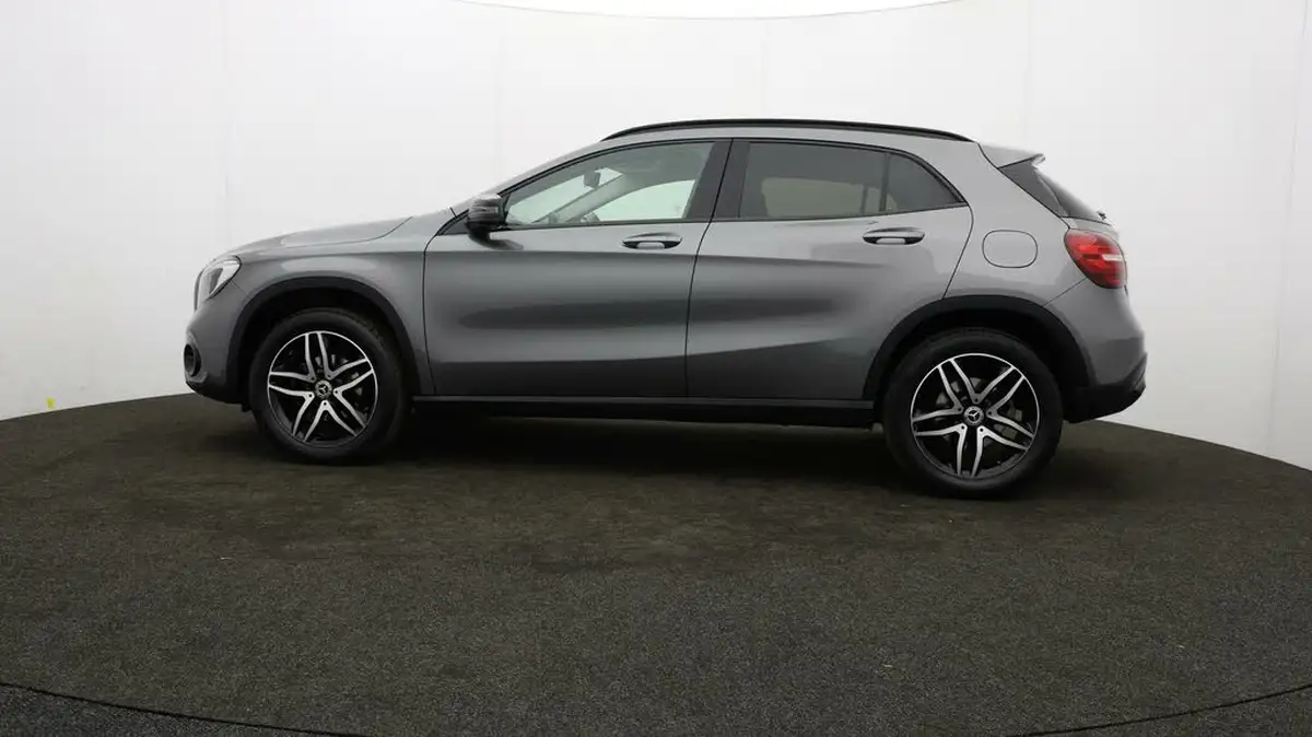 2019-mercedes-benz-gla-class-16-gla-180-urban-edition-ss-big-63