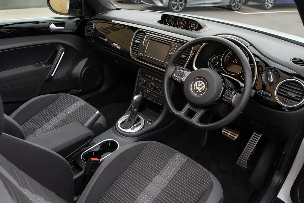 2015-volkswagen-beetle-20tdi-sport-150ps-bmtss-cabriolet-2d-dsg-big-4
