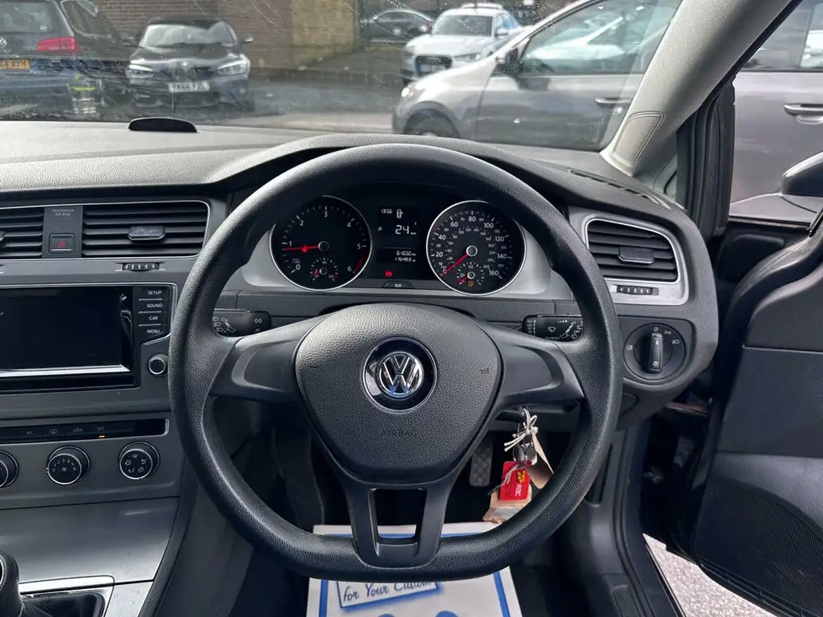 2013-volkswagen-golf-16tdi-s-ss-hatchback-5d-big-23