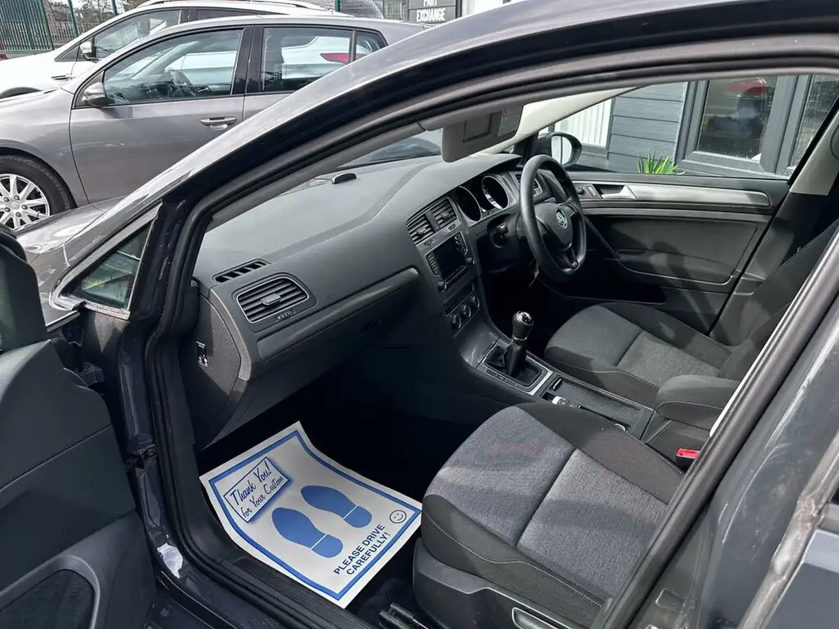 2013-volkswagen-golf-16tdi-s-ss-hatchback-5d-big-19