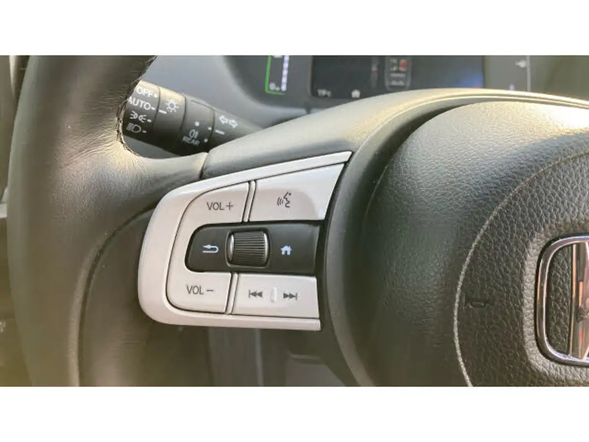 2023-honda-jazz-15-i-mmd-advance-big-13