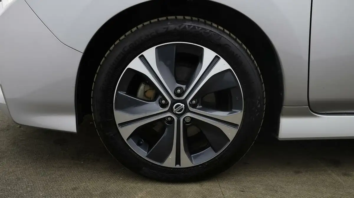 2021-nissan-leaf-e-tekna-big-17
