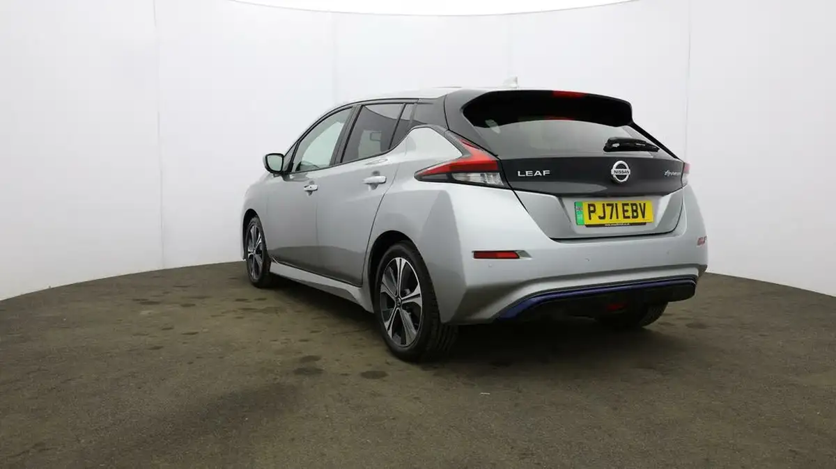 2021-nissan-leaf-e-tekna-big-35