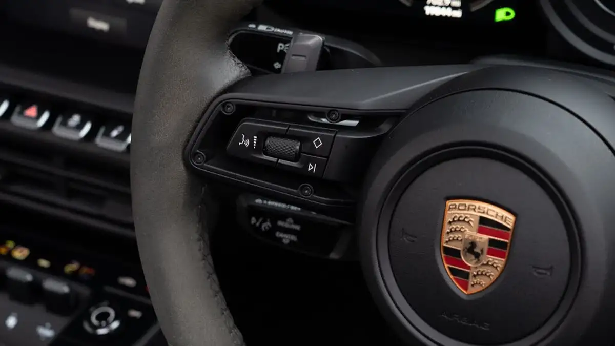 2022-porsche-911-30-carrera-gts-cabriolet-pdk-big-34