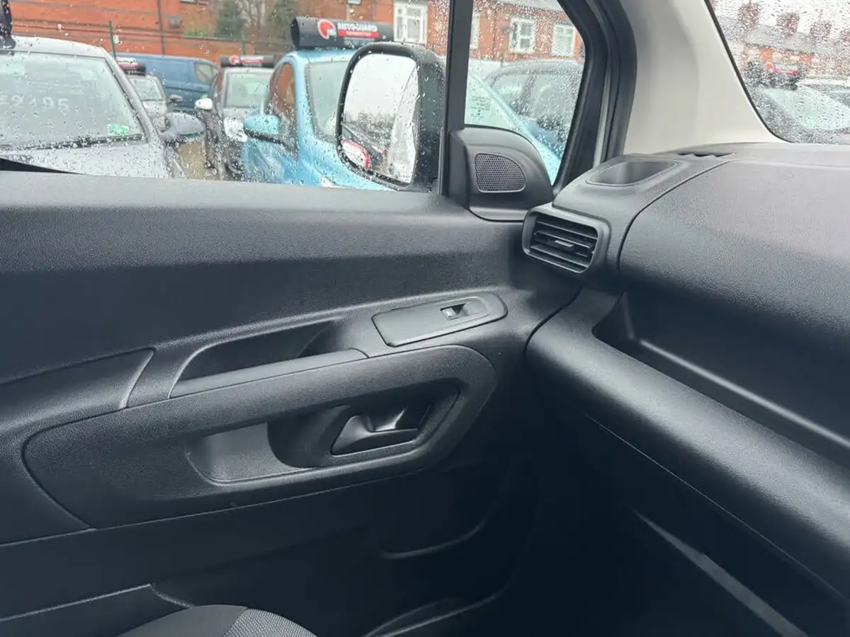 2020-peugeot-partner-15-bluehdi-1000-professional-100ps-eu6dt-panel-big-14