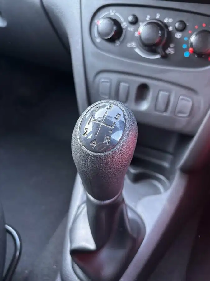 2020-dacia-sandero-10-sce-essential-big-14