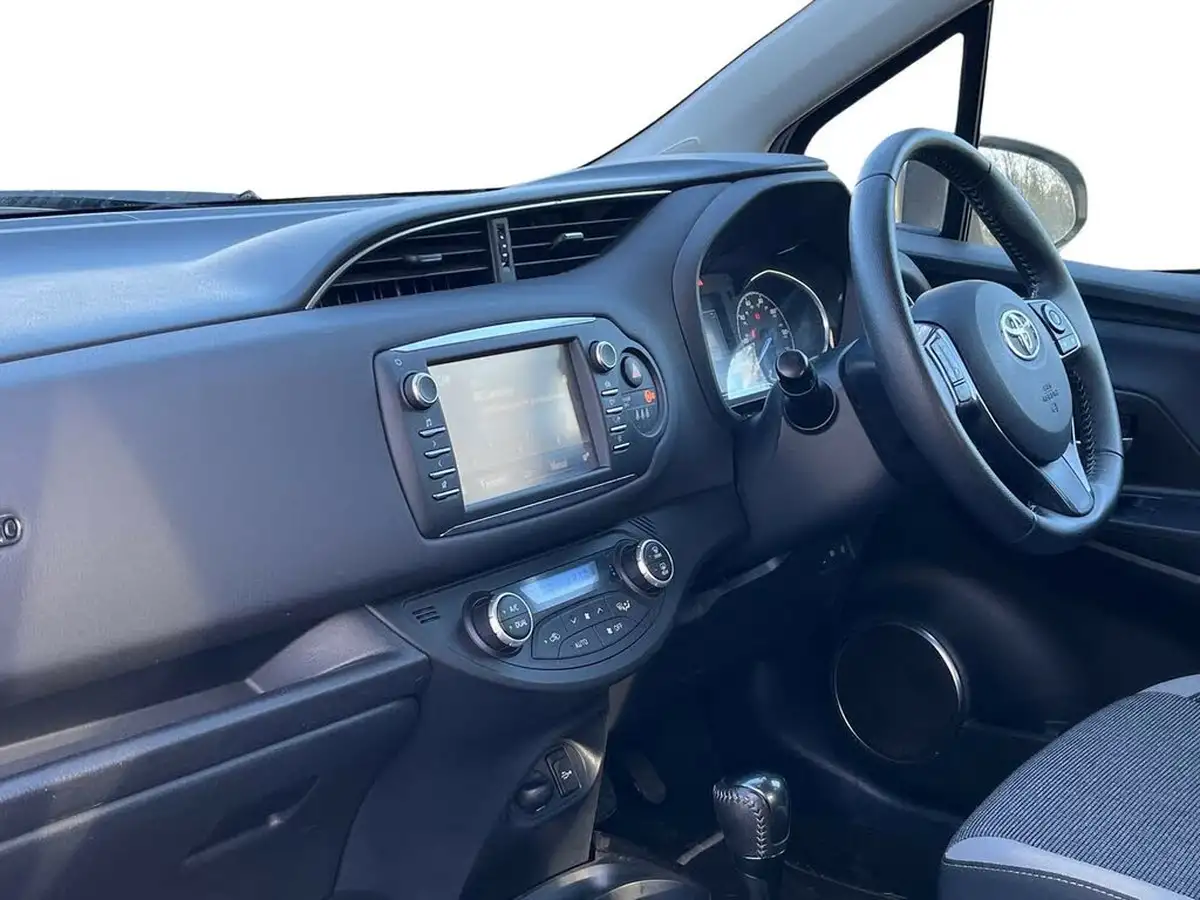 2019-toyota-yaris-15-vvt-i-y20-98bhp-hybrid-1497cc-e-cvt-big-6