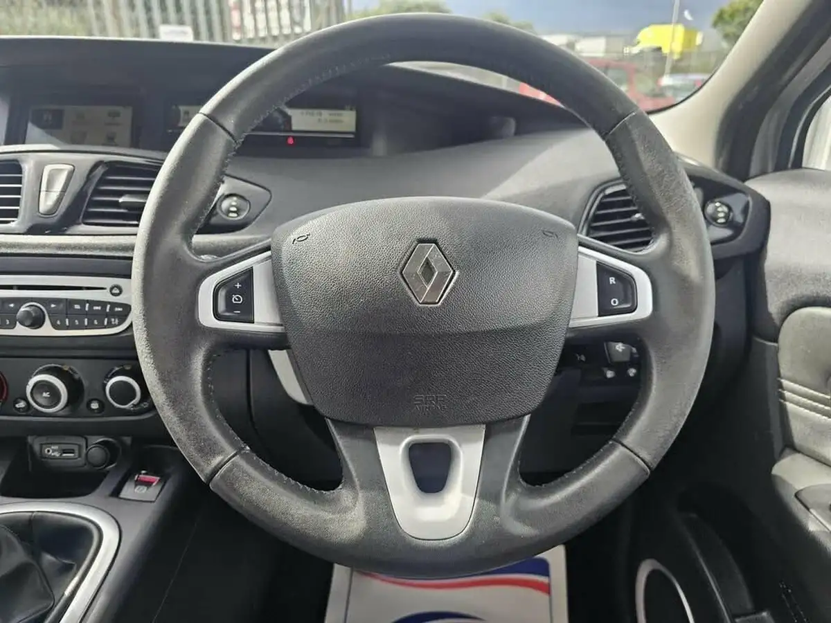 2011-renault-scenic-16-dynamique-tom-tom-big-19