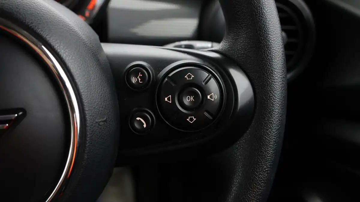 2019-mini-cooper-15-cooper-classic-hatchback-5d-big-22