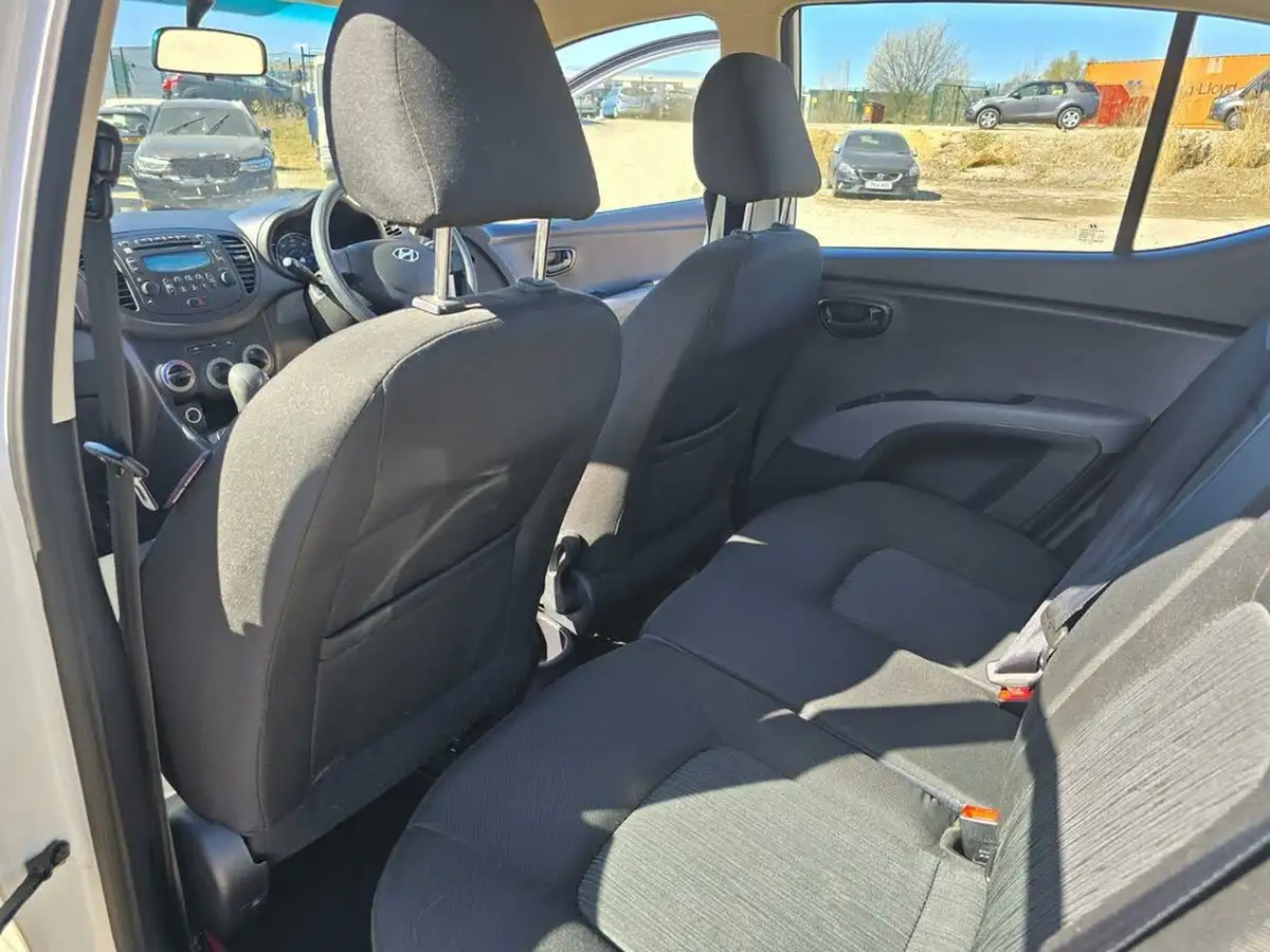 2013-hyundai-i10-12-active-auto-big-27
